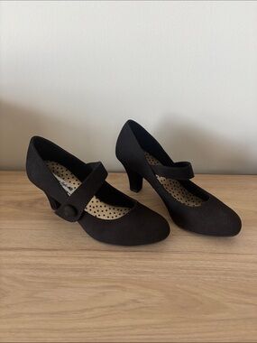 American Eagle women’s black heels size 7.5 like new